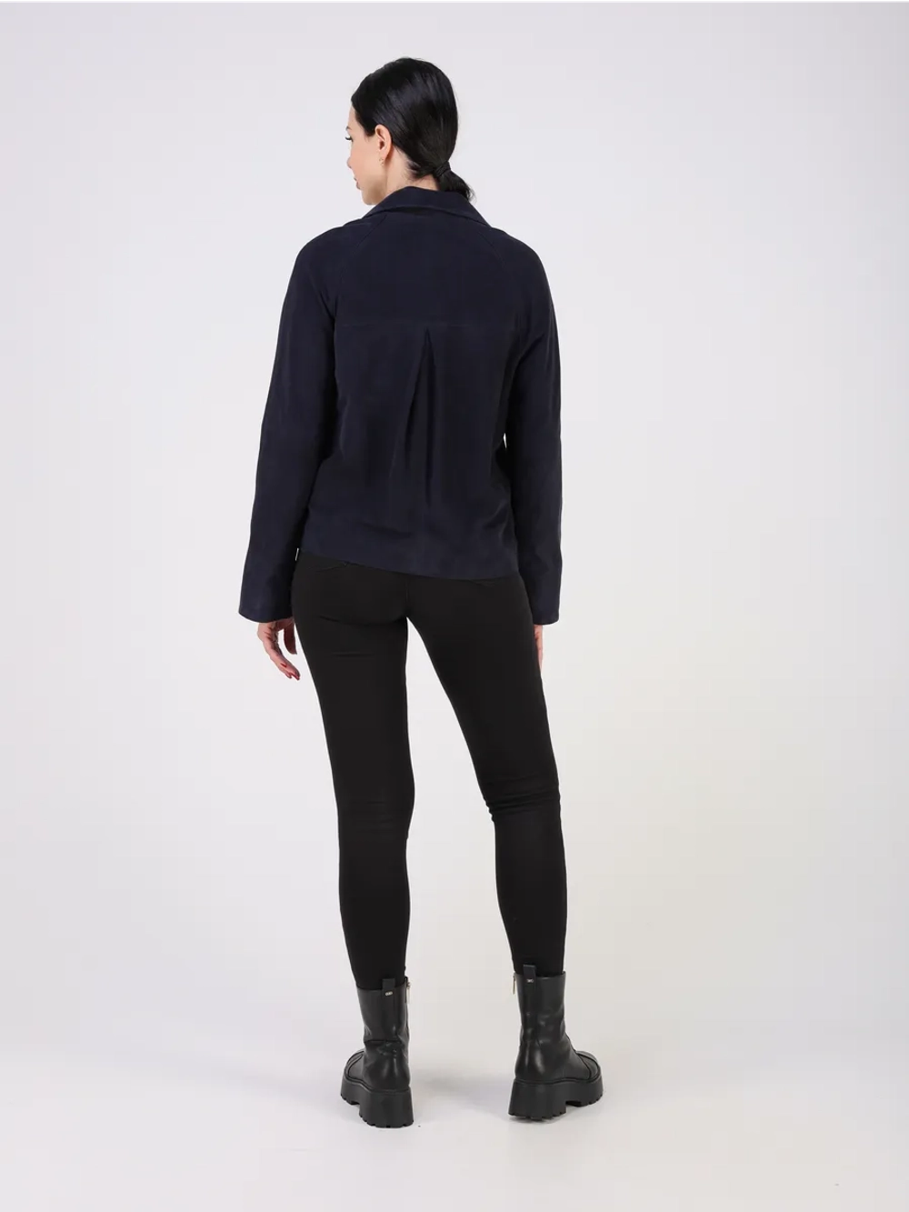 Кожаная куртка демисезонная замшевая пиджак укороченный