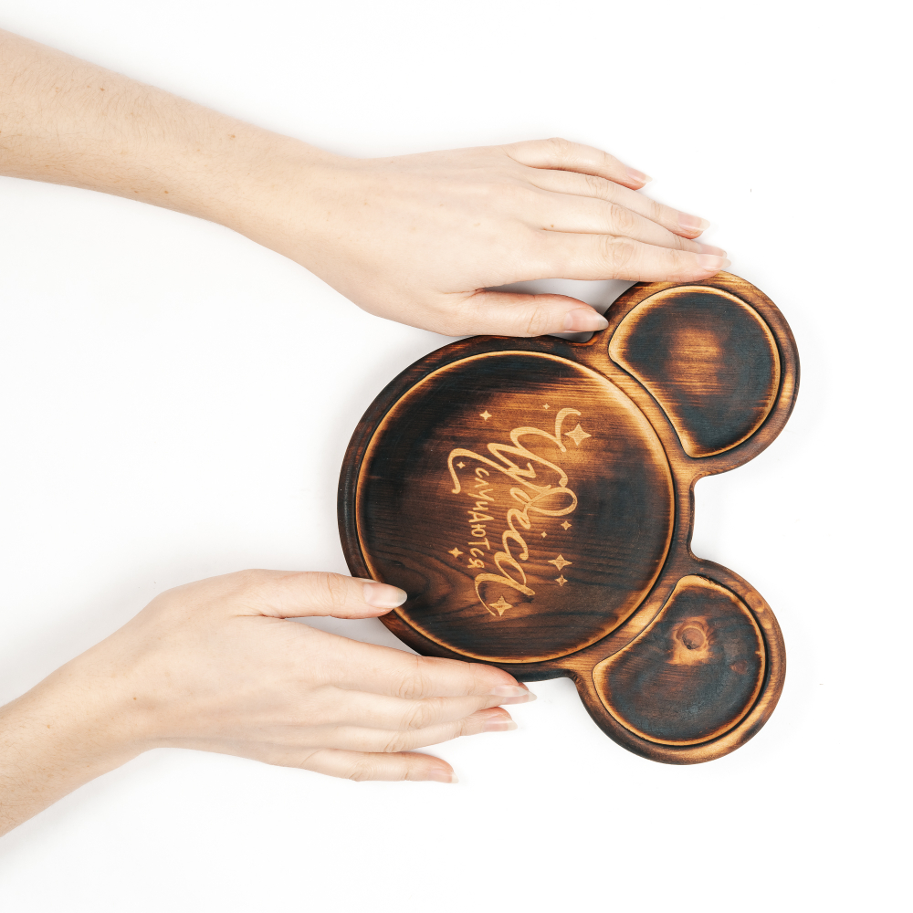 Менажница из древесины кедра для подачи блюд и закусок с гравировкой "Чудеса случаются"