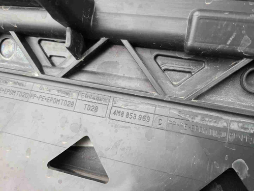 Накладка двери задняя правая Audi Q8 (2018-н.в.)