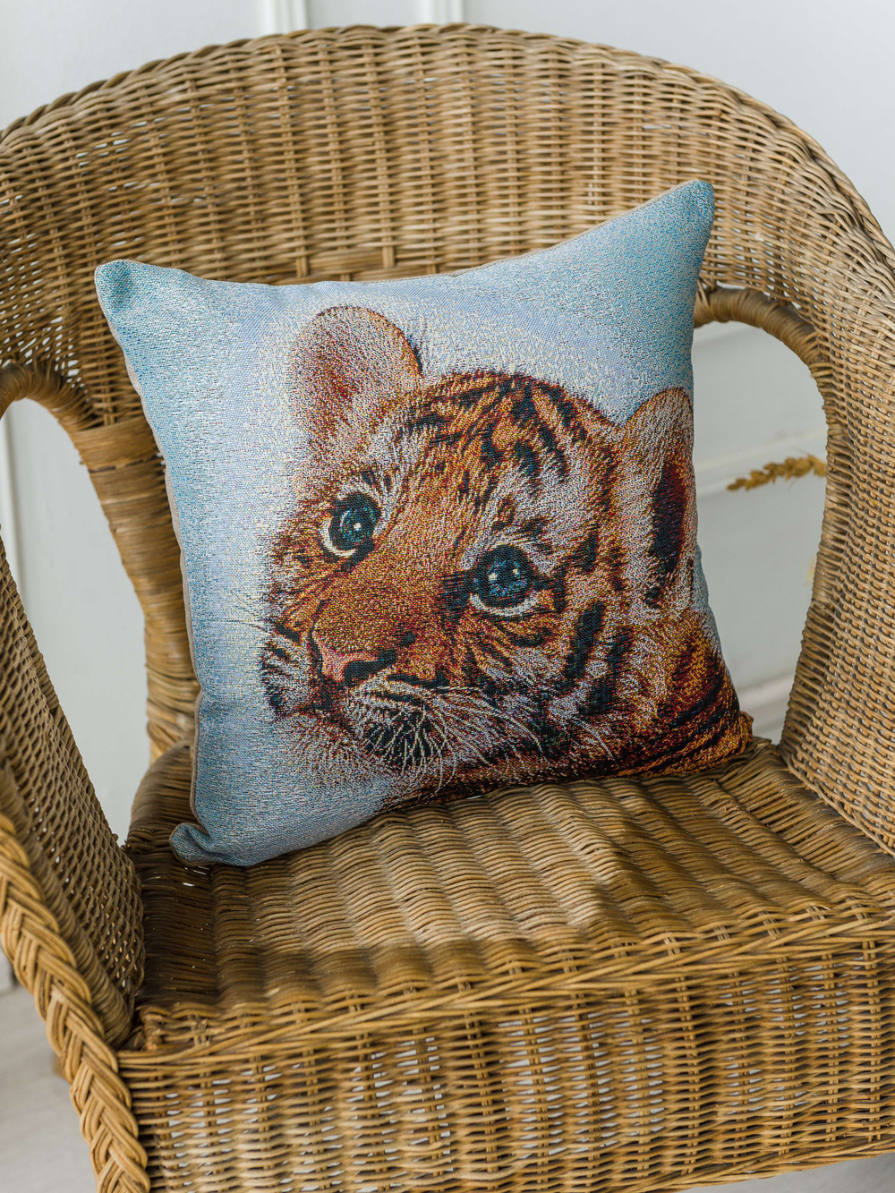 Декоративная гобеленовая наволочка для интерьерной подушки Тигренок 38*38