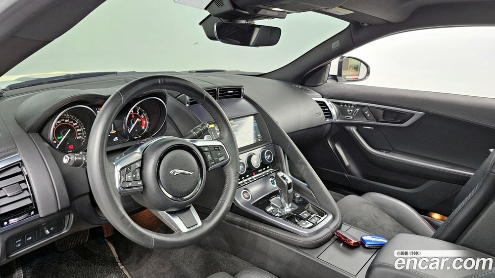 Jaguar F-TYPE P300 Coupe (12.2020)