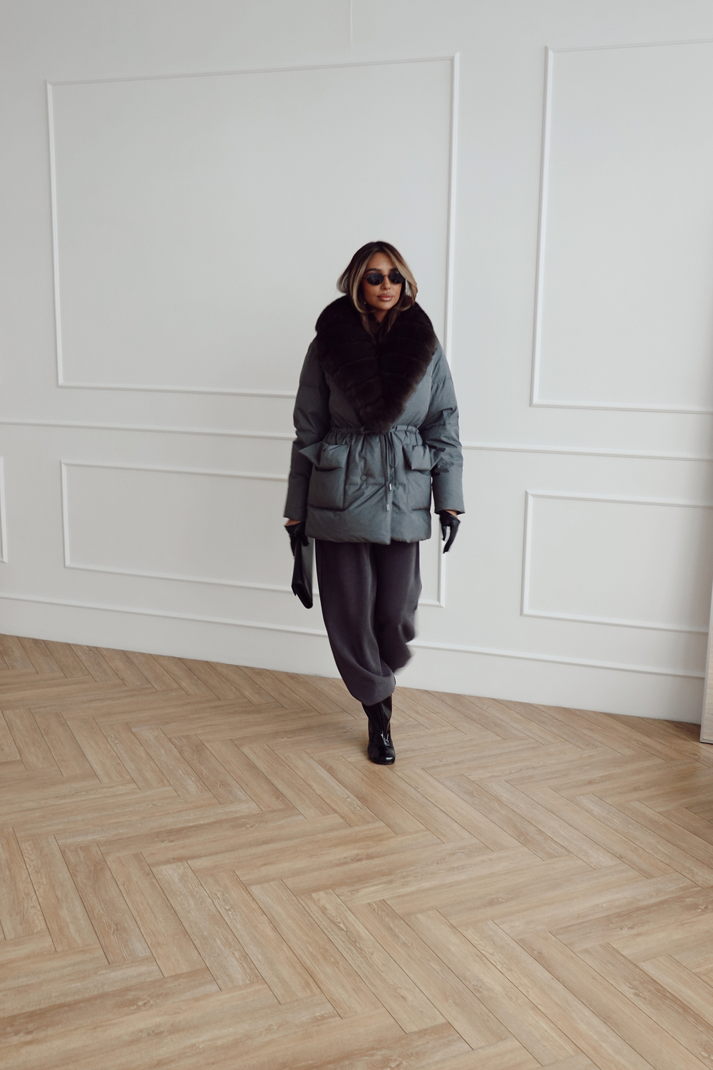 Пуховик на кулиске с английским воротником