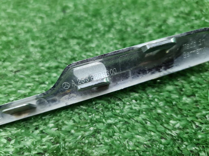 Молдинг решетки радиатора Mercedes GLC X253 19-22