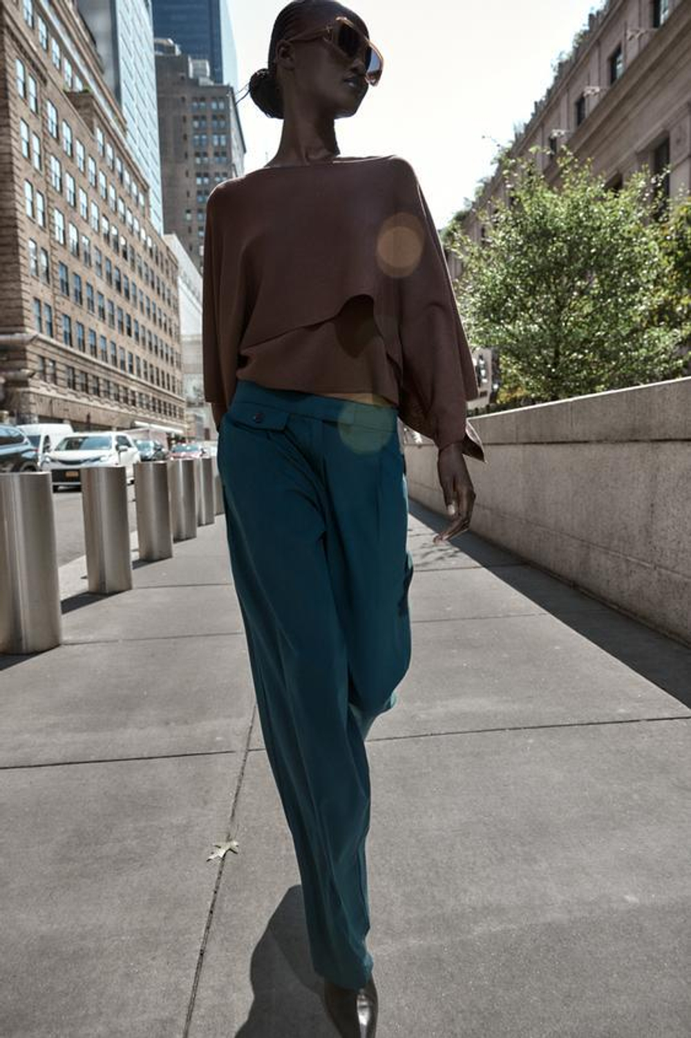 ZARA ШИРОКИЕ БРЮКИ С ЗАЩИПАМИ, СИНЕ-ЗЕЛЕНЫЙ