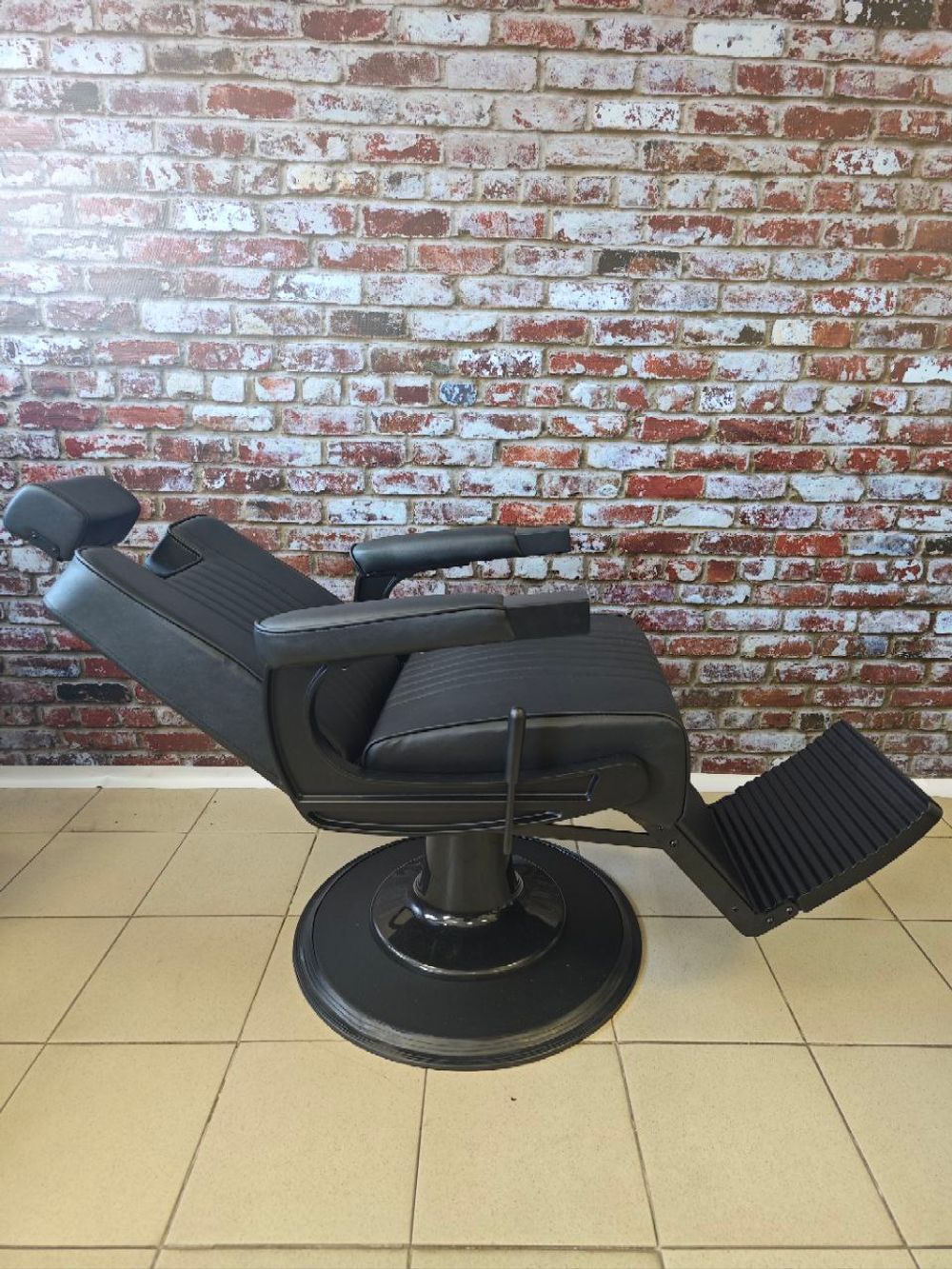 Кресло для барбершопа Бернард Блэк