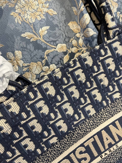Женская сумка Dior Book Tote синего цвета