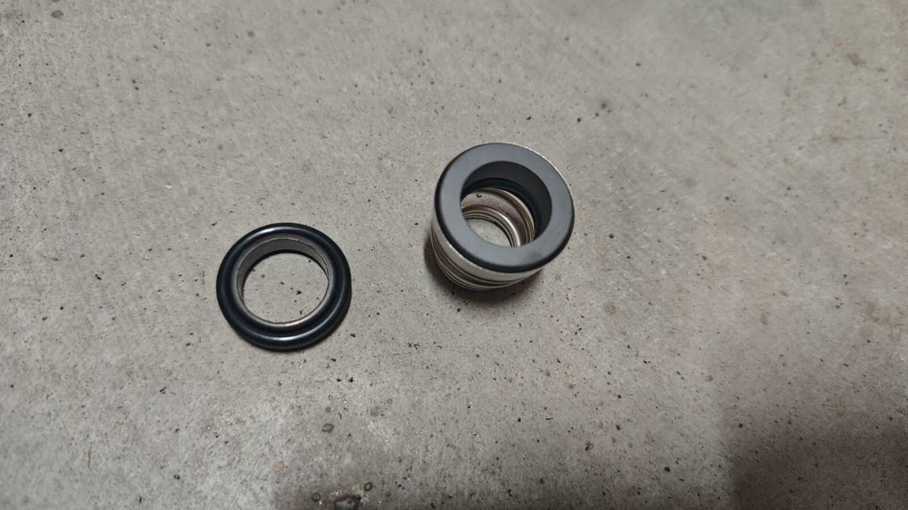 Запасная часть для насосов "LEO" моделей XST32-160/15, XSTm32-160/15, XST32-160/22, XSTm32-160/22, XST32-160/30, XSTm32-160/30 - комплект сальников №10001254