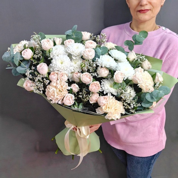 Авторский букет в нежной гамме