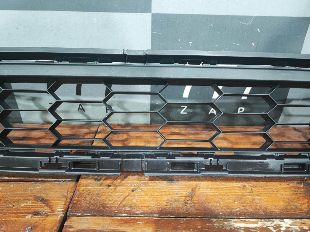 Решетка переднего бампера Skoda Karoq 17-нв Б/У Оригинал 57A853677A