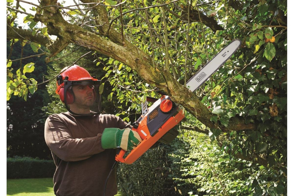 Электрическая цепная пила Black&Decker CS2245