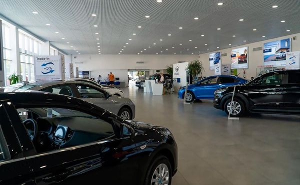 «Причину не назовем». В Казахстане перестали продавать машины россиянам.