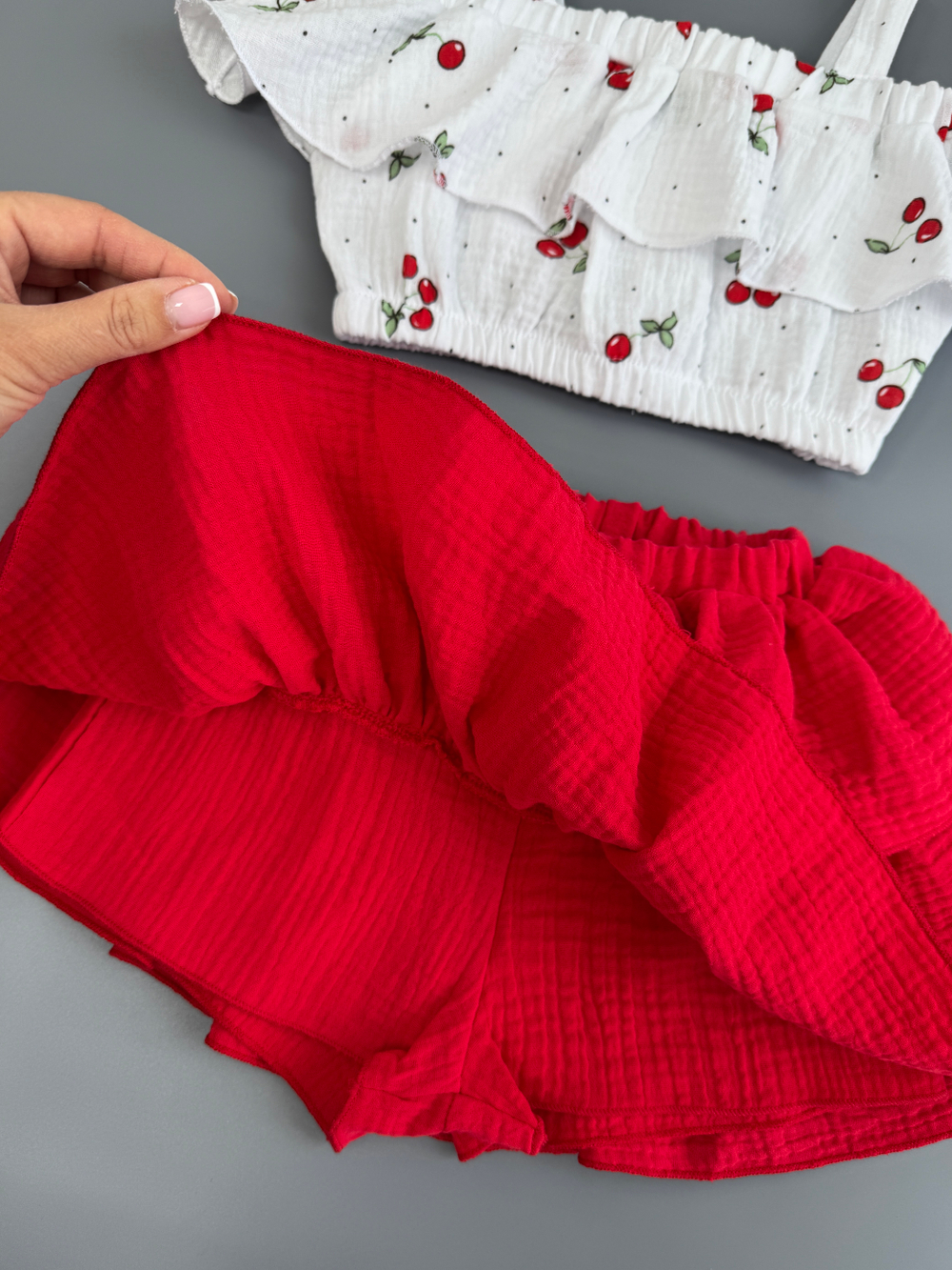 Костюм из муслина топ и юбка-шорты «Вишенки»