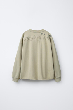 ZARA ЛОНГСЛИВ С ЭФФЕКТОМ ПОТЕРТОСТИ И РЕЛЬЕФНОЙ НАДПИСЬЮ, СЕРО-ДЫМЧАТЫЙ