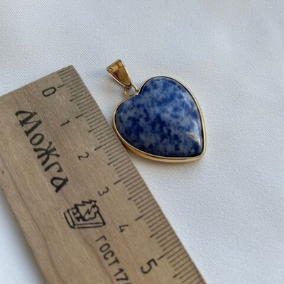 0653-сз Подвеска "Сердце" в оправе 25мм, содалит, позолота