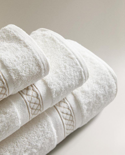 ZARA HOME БАННОЕ ПОЛОТЕНЦЕ С ВОЛНИСТОЙ КАЙМОЙ, ЗОЛОТОЙ