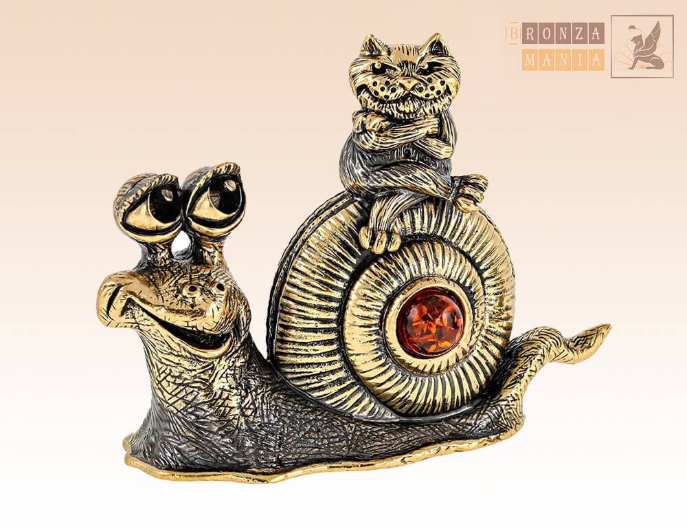 фигурка Улитка улыбающаяся с котом