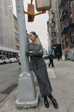 ZARA ОДНОТОННАЯ ТРИКОТАЖНАЯ ЮБКА МИДИ ИЗ МЯГКОЙ ТКАНИ, СЕРЫЙ МЕЛАНЖ