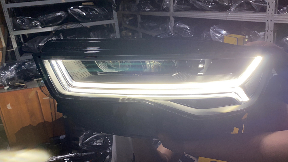 Передняя левая фара LED Audi A6 C7 оригинал