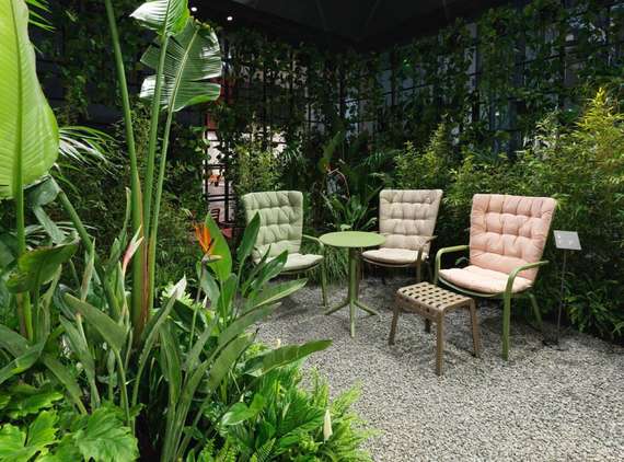 Регулируемый пластиковый стол Spritz Ø60 см, зеленый