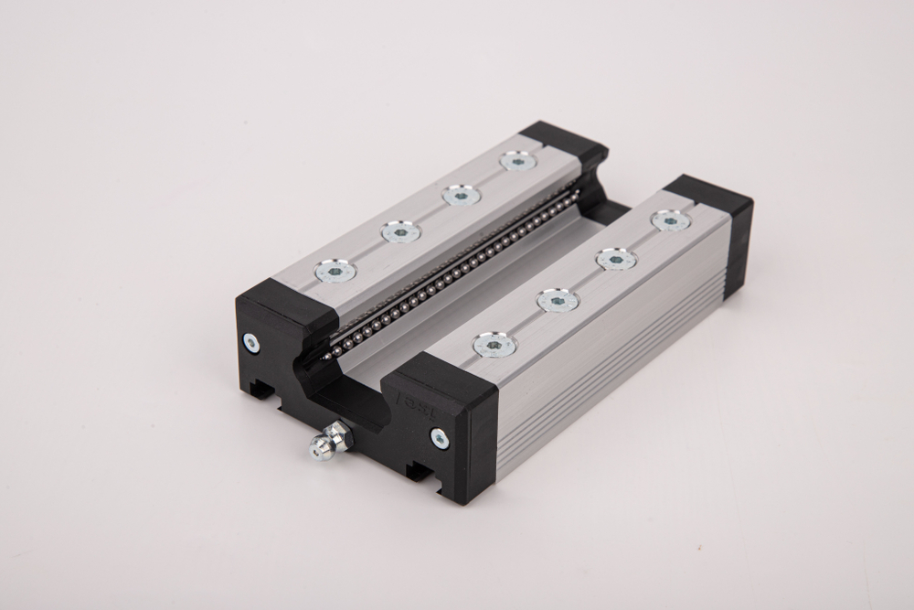 Подшипник линейный Isel 223100. Каретка фланцевая. Оригинал. Пр-во Германия.