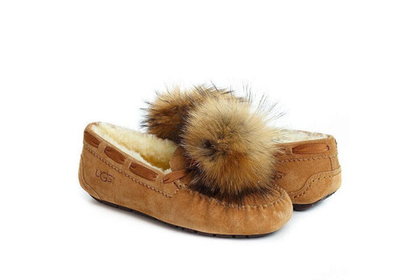 UGG Dakota Pom Pom Chestnut