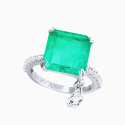 Серебряное кольцо со светло-зеленым изумрудным кварцем и фианитами