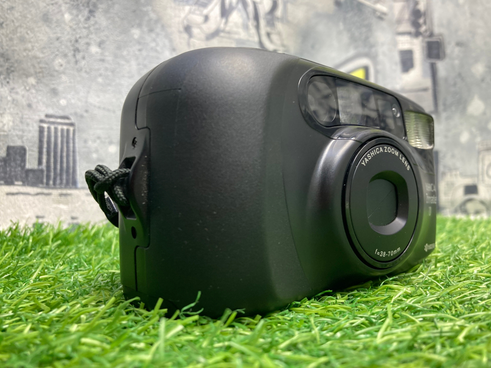 Yashica Zoomate 70