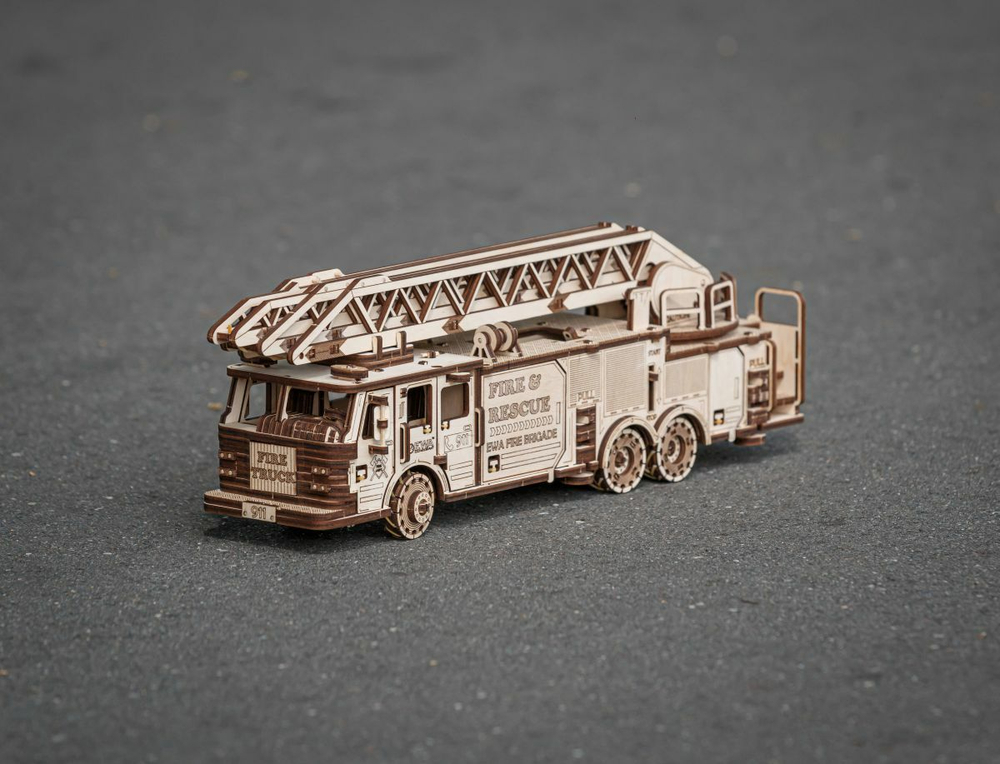 Пожарная машина выдвижной вращающейся лестницей от EWA - Fire Truck, Деревянный конструктор, сборная модель, 3D пазл