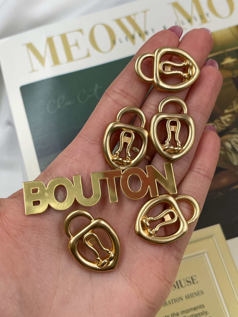 Пуговицы в форме замочка Скиап.