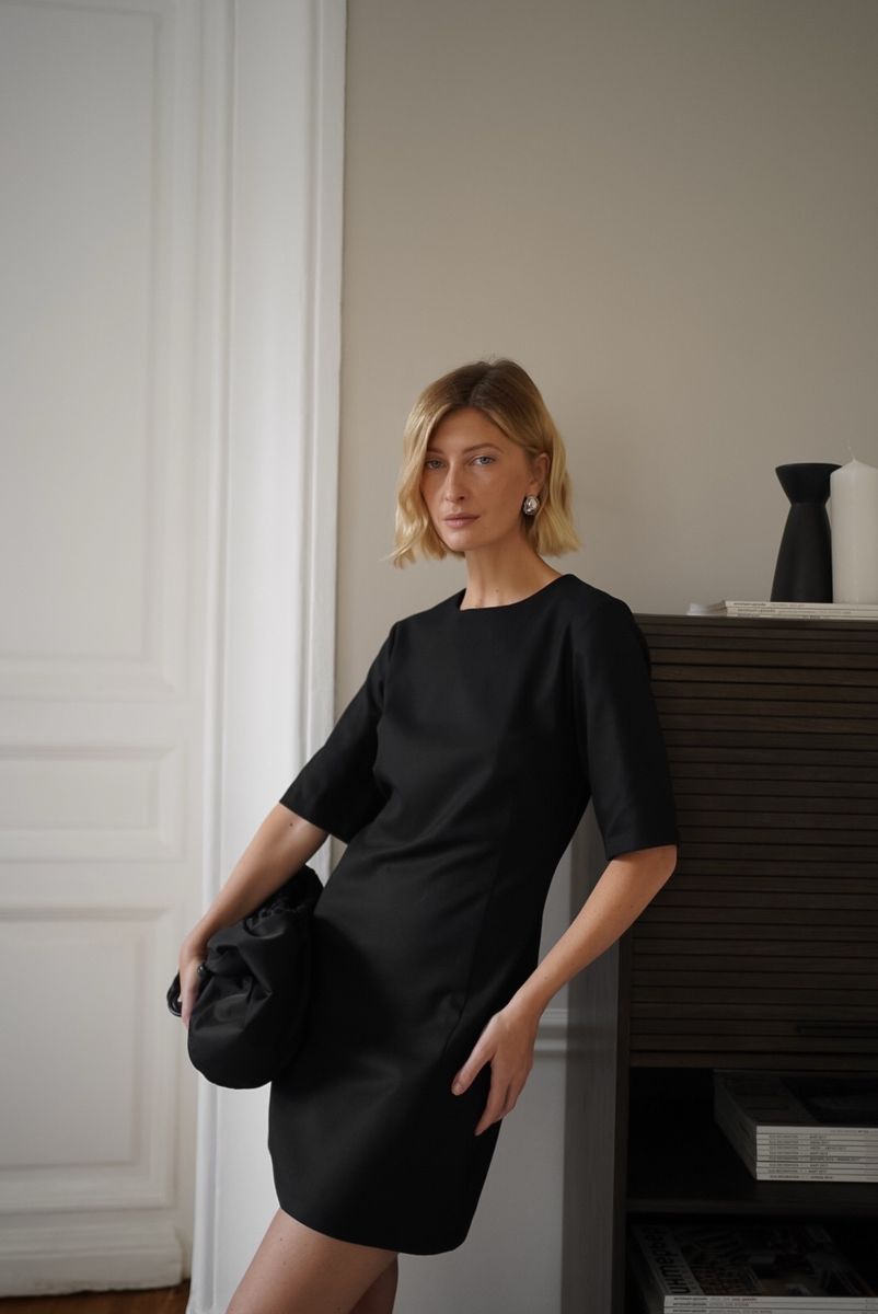 Платье с коротким рукавом мини черное