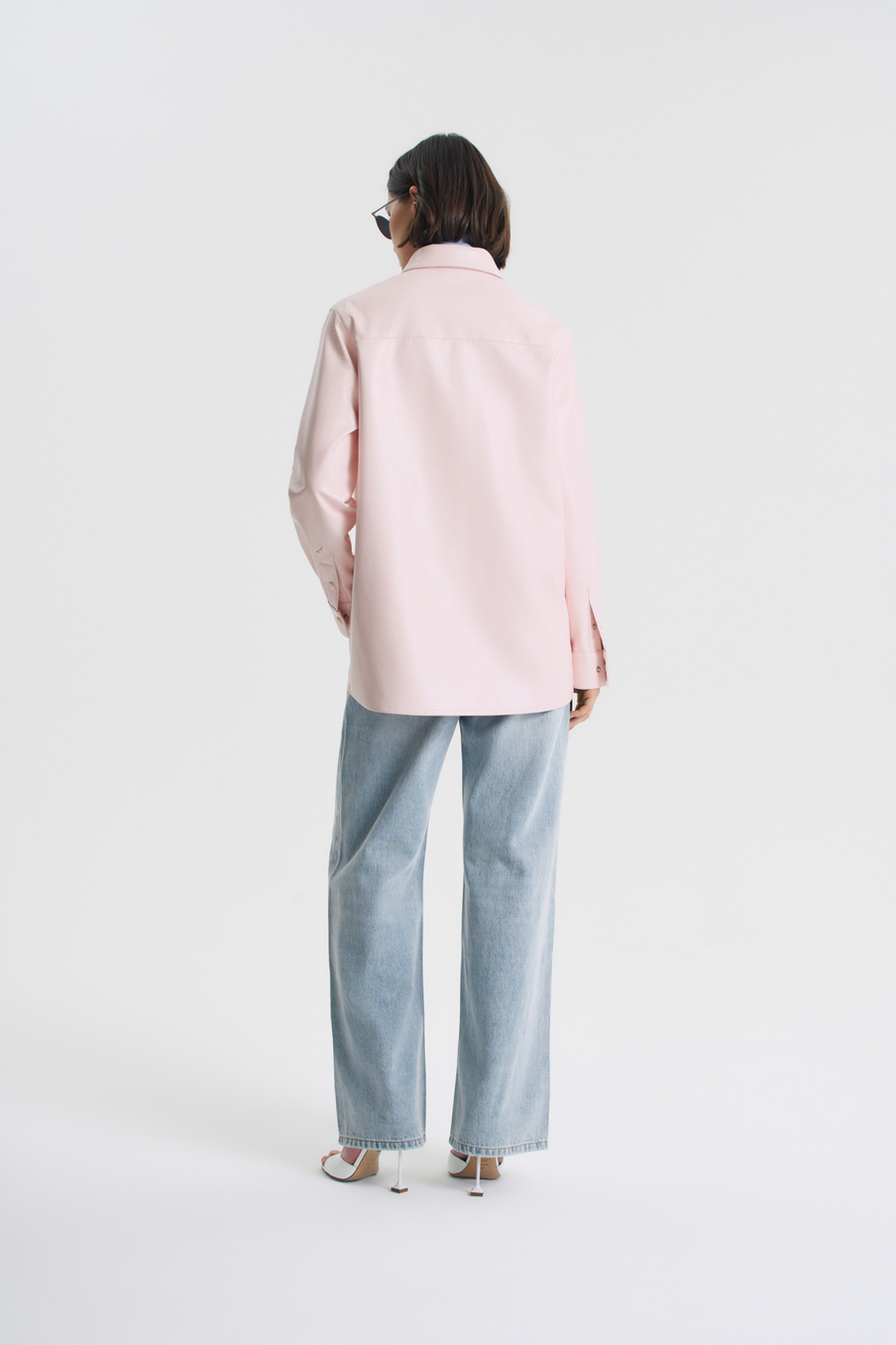 Рубашка из розовой экокожи