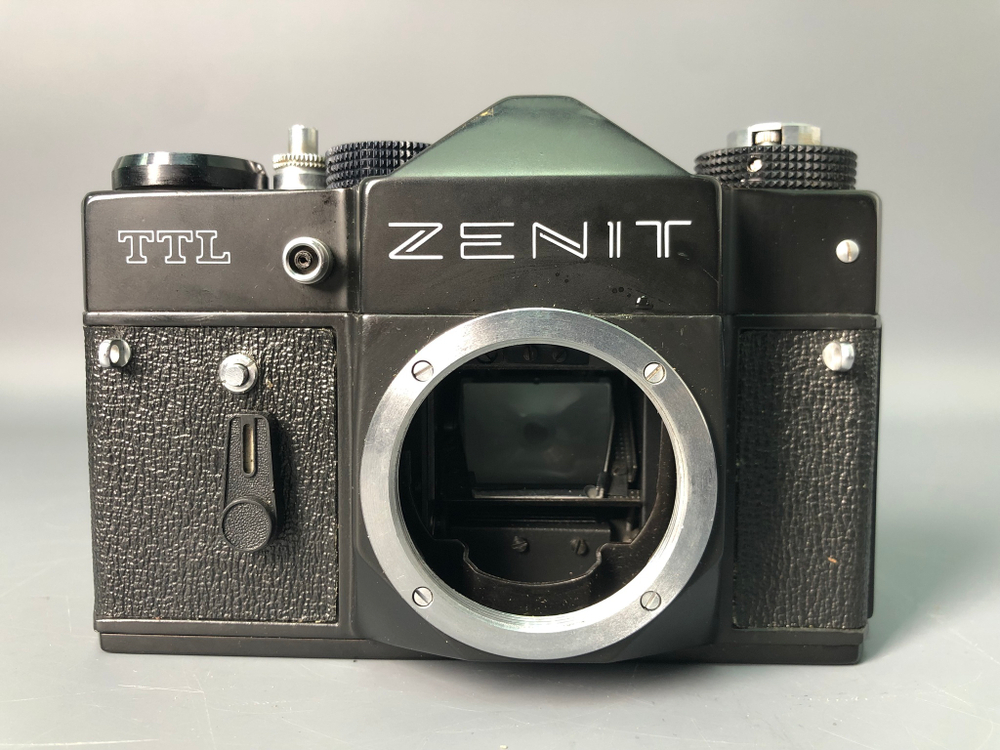 Zenit TTL + Гелиос-44М, диафрагма не до конца закрывается в "прыгающем" режиме.