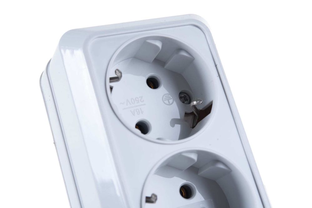 UNIVersal Олимп Белый Розетка 4-местная с заземляющими контактами 16А 220В ОП 1163
