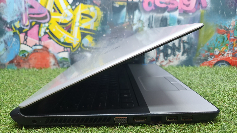 Ноутбук HP i5-5/8Gb/R5 M200 2Gb