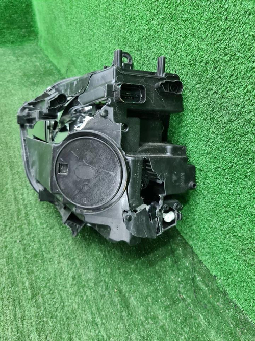Битая Фара правая Mini Countryman F60 (2016-2020) LED
