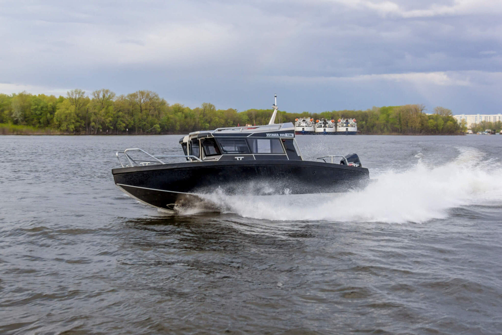 Катер Volzhanka VOYAGER 800 COB (CabinOpenBow)