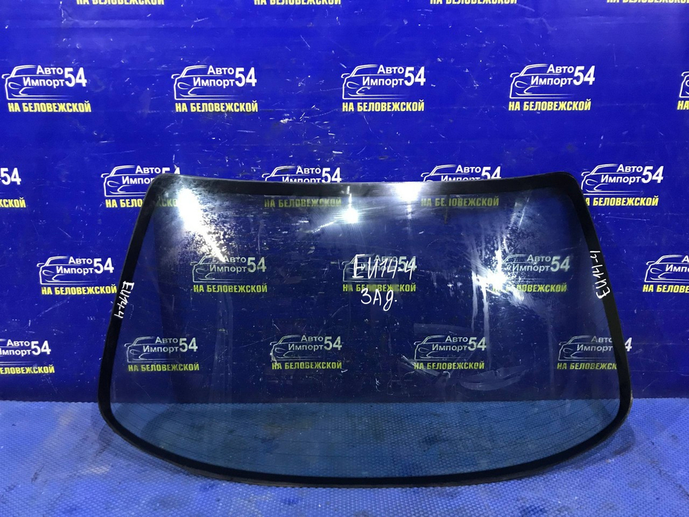 Стекло заднее NISSAN BLUEBIRD 1997