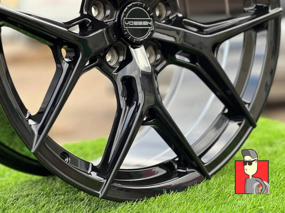 Комплект дисков Vossen HF5 18x8.5 et35 5x114.3