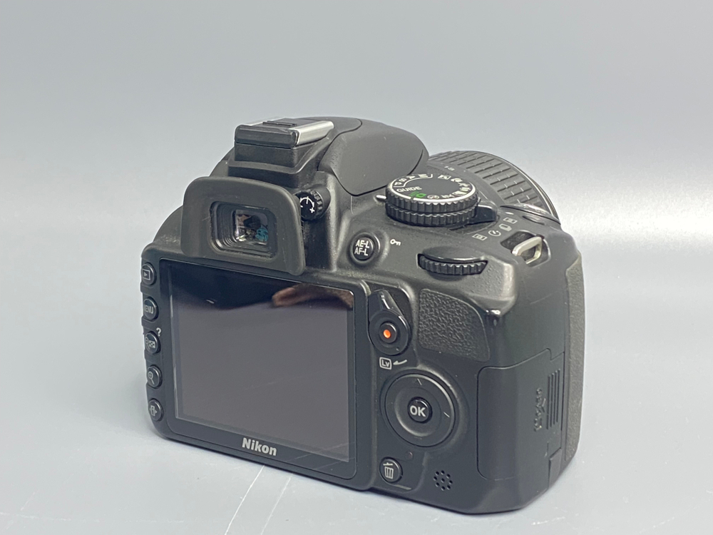 Nikon D3100 kit 18-55mm VR 10700 кадров