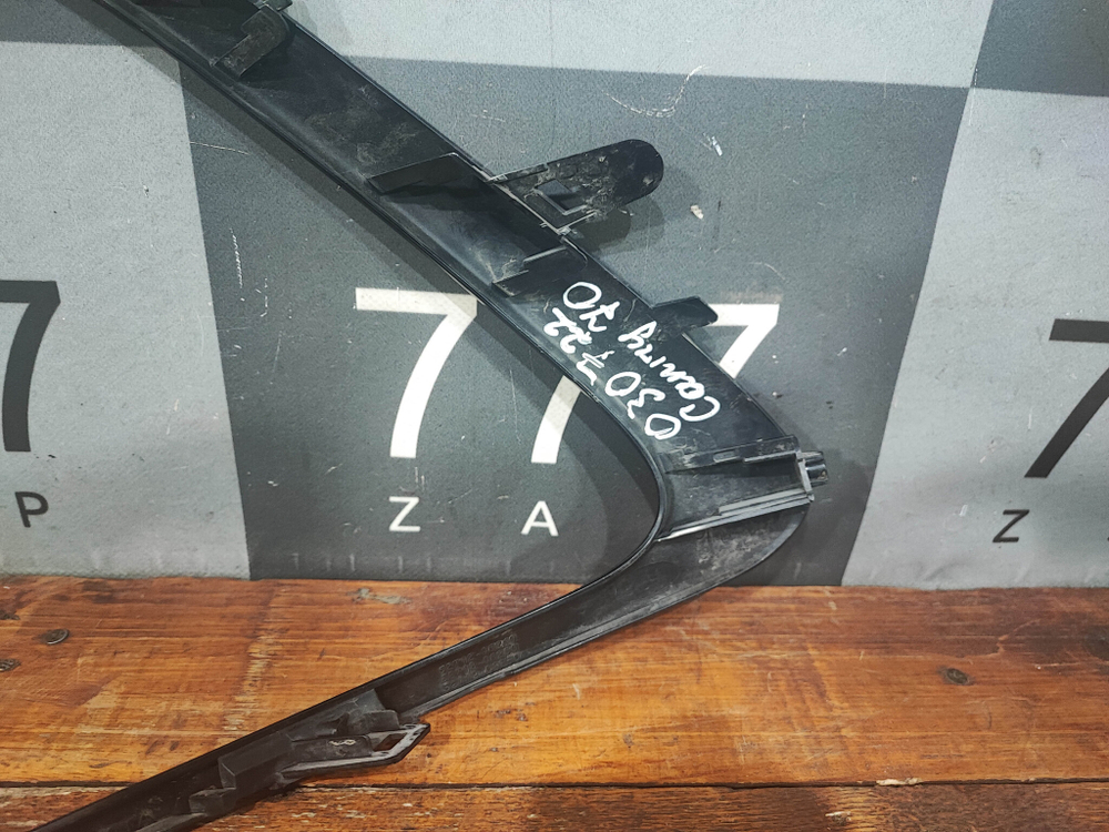 Молдинг решетки бампера правый Camry (XV70) 20-нв Б/У Оригинал 5271206240