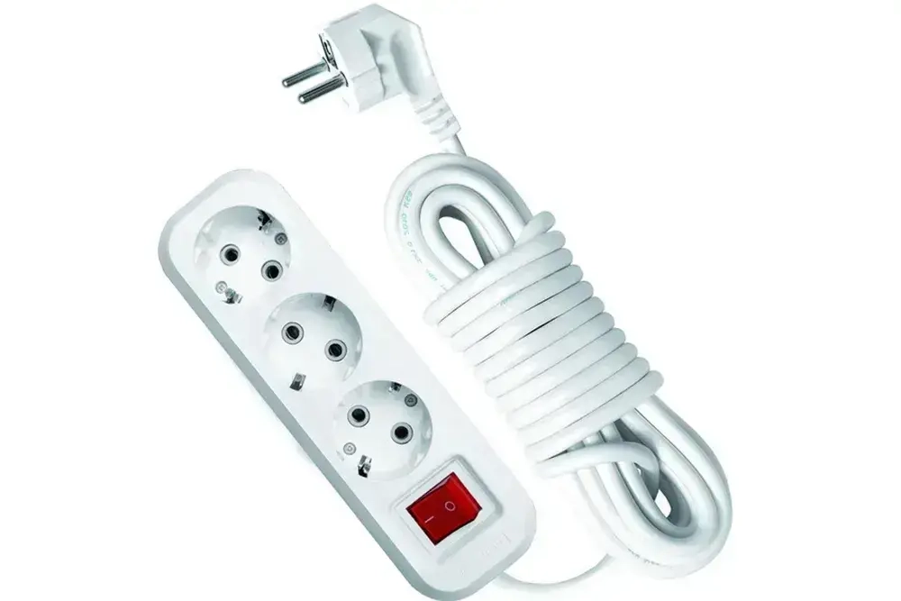 Удлинитель 1651 3 розетки с заземлением, длина 7 метров с выключателем ПВС 3*0,75