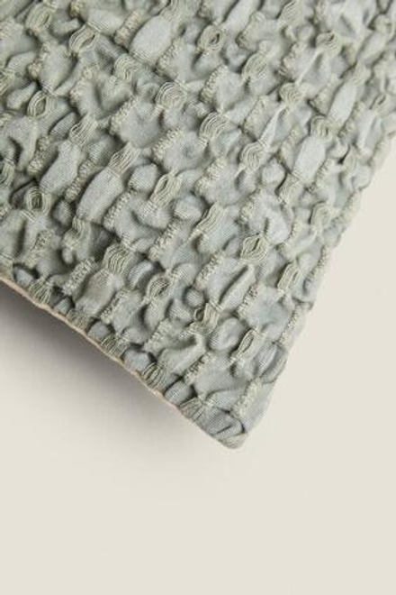ZARA HOME ЧЕХОЛ ДЛЯ ДЕКОРАТИВНОЙ ПОДУШКИ С ВЫШИВКОЙ ИЗ РЕЛЬЕФНОЙ ТКАНИ, ЗЕЛЕНОВАТЫЙ