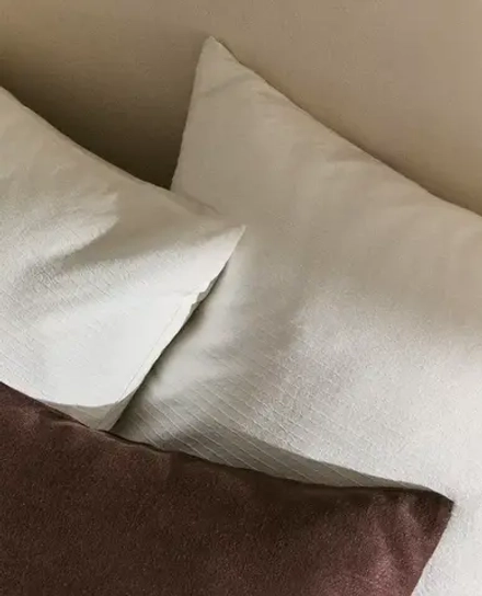 ZARA HOME НАВОЛОЧКА С РЕЛЬЕФНЫМ УЗОРОМ, БЕЛЫЙ