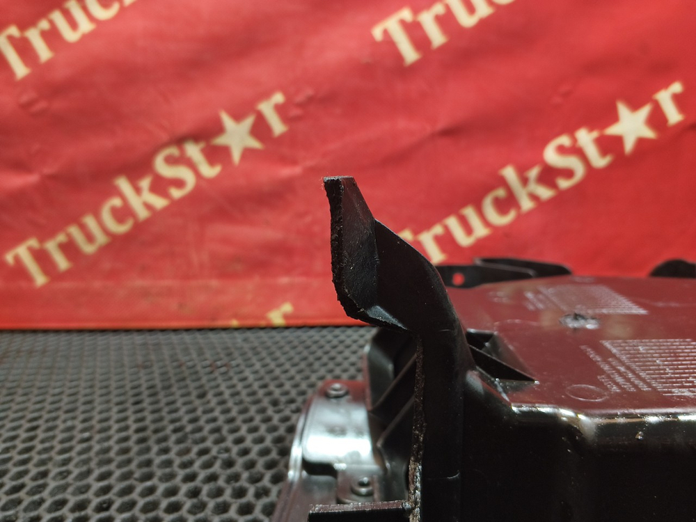 Накладка панели приборов правая 2022г