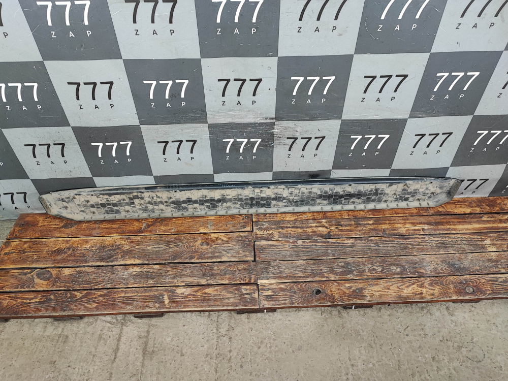 Накладка порога правого Toyota Land Cruiser Prado 250 23-нв Б/У Оригинал 517716A220