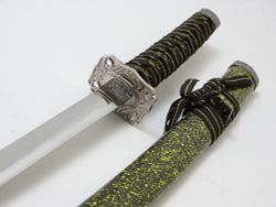 Armas Del Mundo Меч самурайский. Ножны черные с желтым крапом, цуба серебро