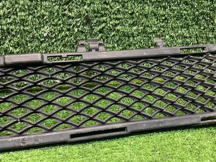 Решетка переднего бампера Mercedes E W213 (20-23)