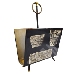 Газетница напольная в стиле Пьеро Форназетти. Черный лак, дерево, деколь. Италия, 1960–1970-е