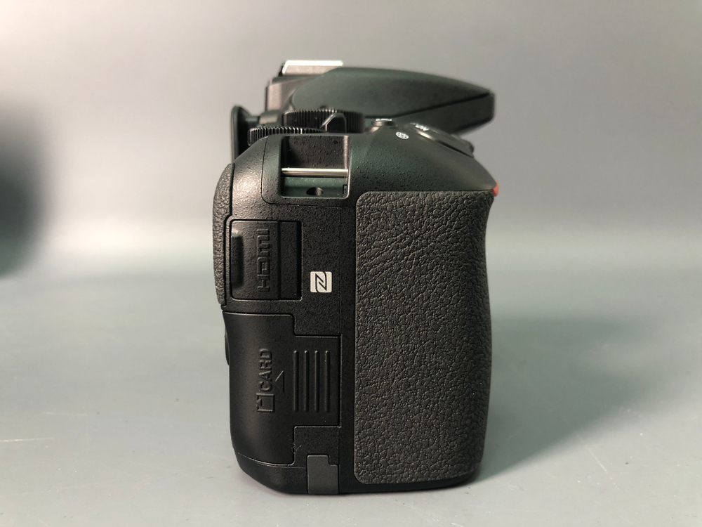 Nikon D5600, 1150 кадров пробега.