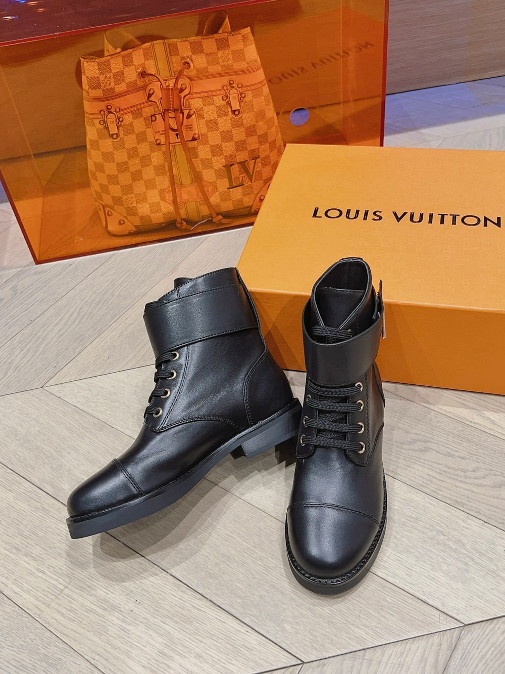 Louis Vuitton Wonderland Flat Rangers